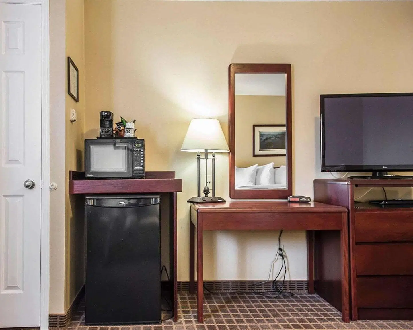 Quality Inn & Suites 1000 Islands ROOM_EXAMPLE