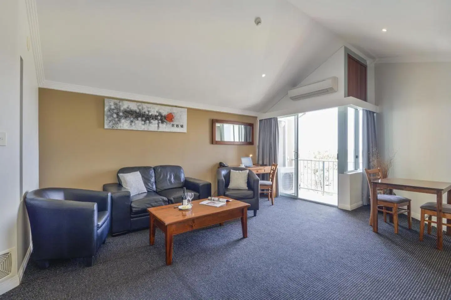 Burnett Riverside Hotel ROOM_EXAMPLE