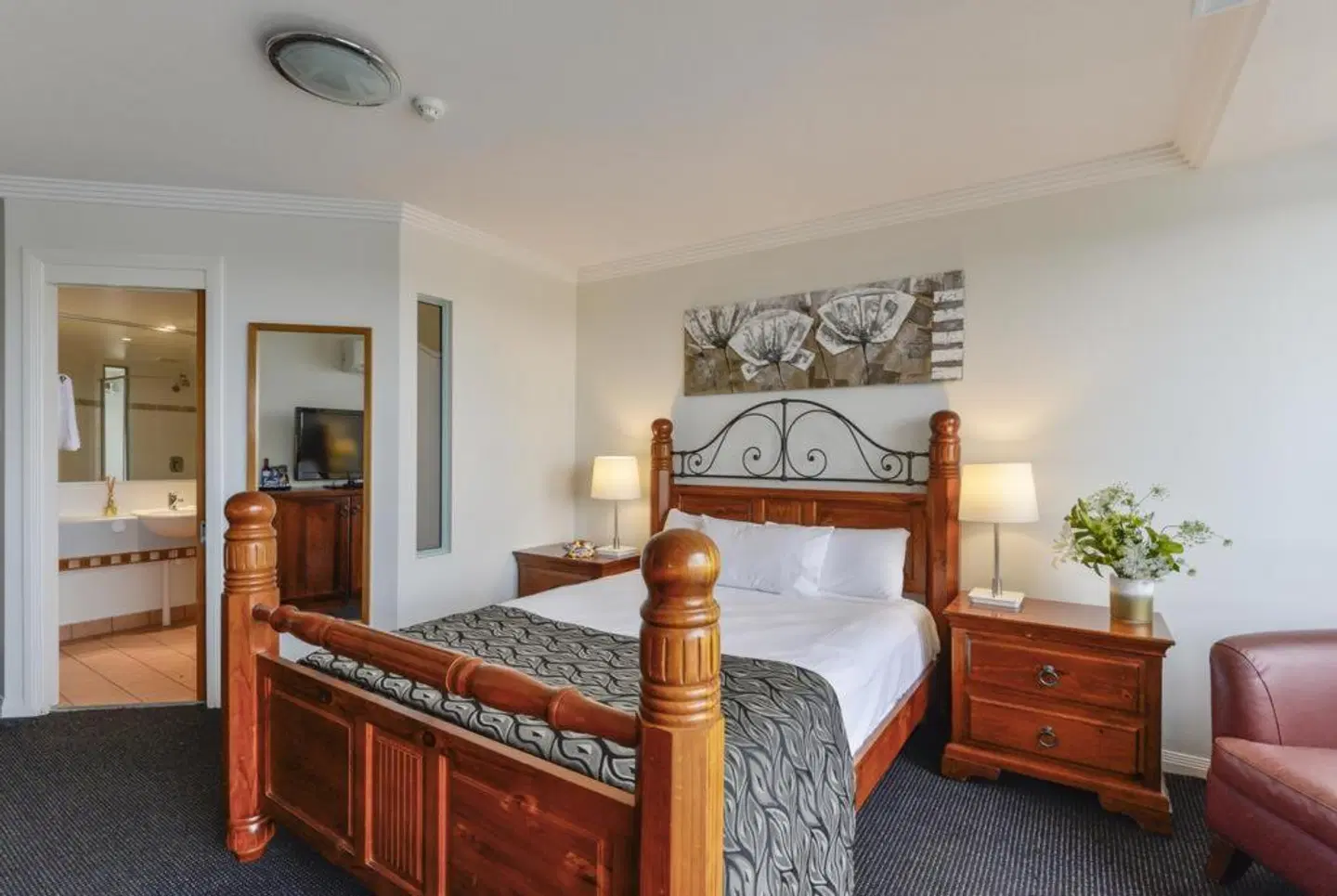 Burnett Riverside Hotel ROOM_EXAMPLE