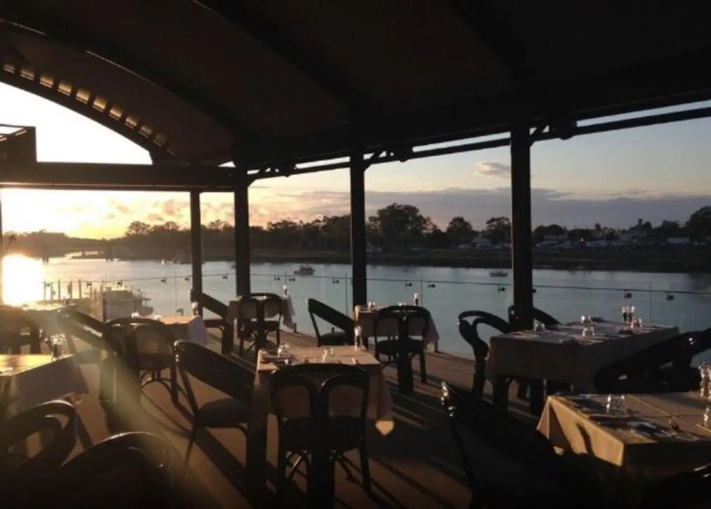 Burnett Riverside Hotel Restaurant