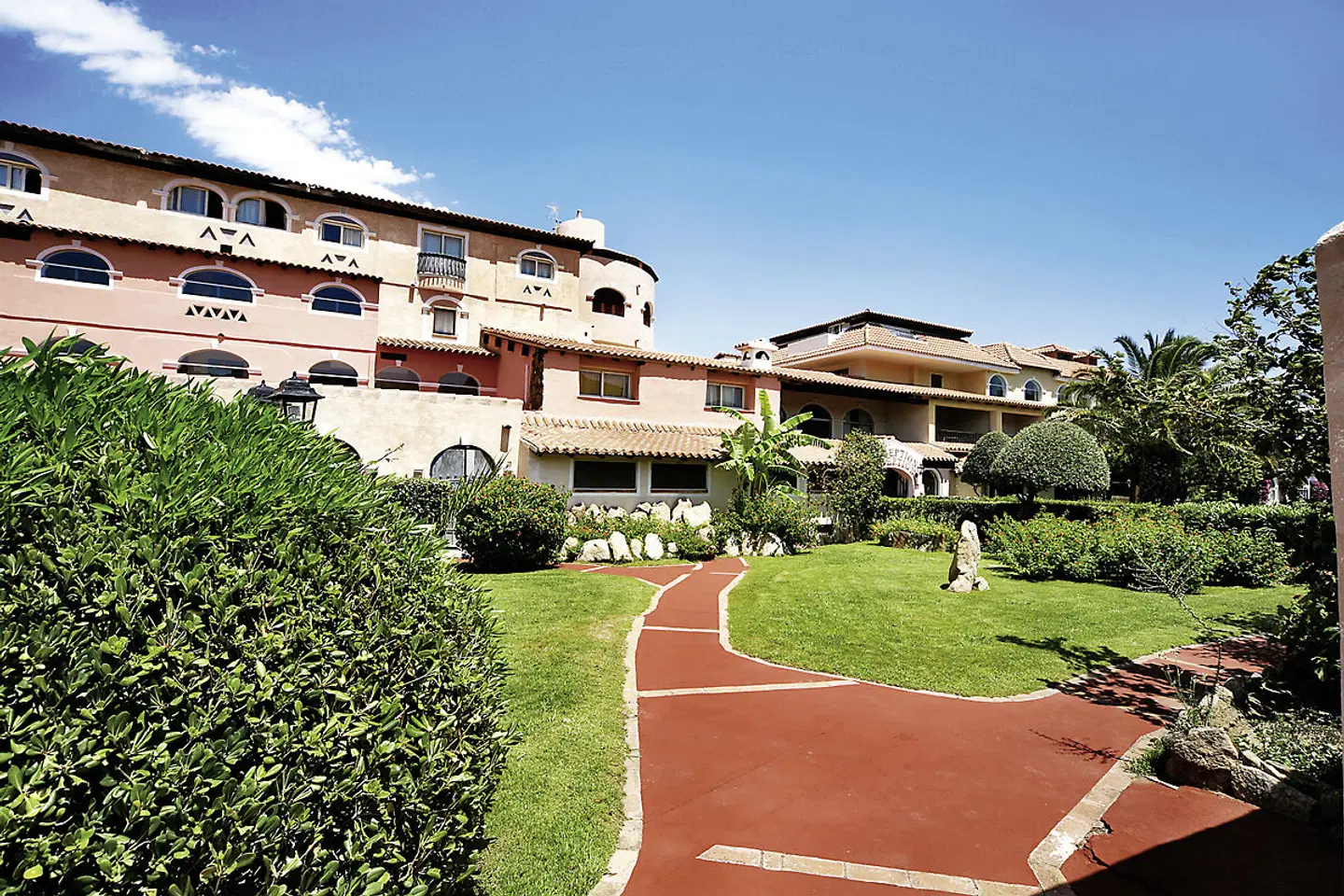 Colonna Beach Hotel & Apartments Garten