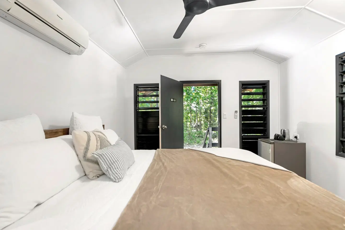 Cape Trib Beach House ROOM_EXAMPLE