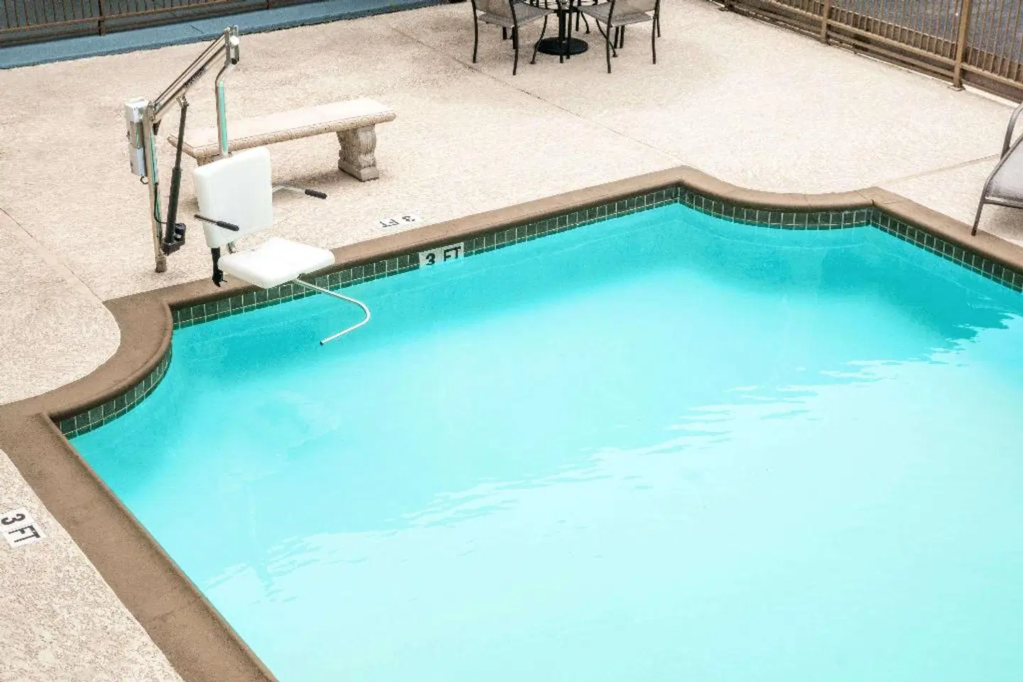 Days Inn by Wyndham Houston OUTDOOR_POOL