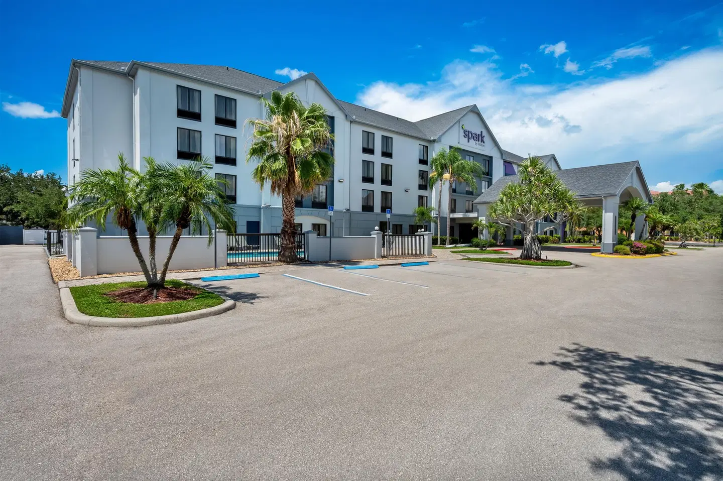 Spark by Hilton Fort Myers EXTERIOR