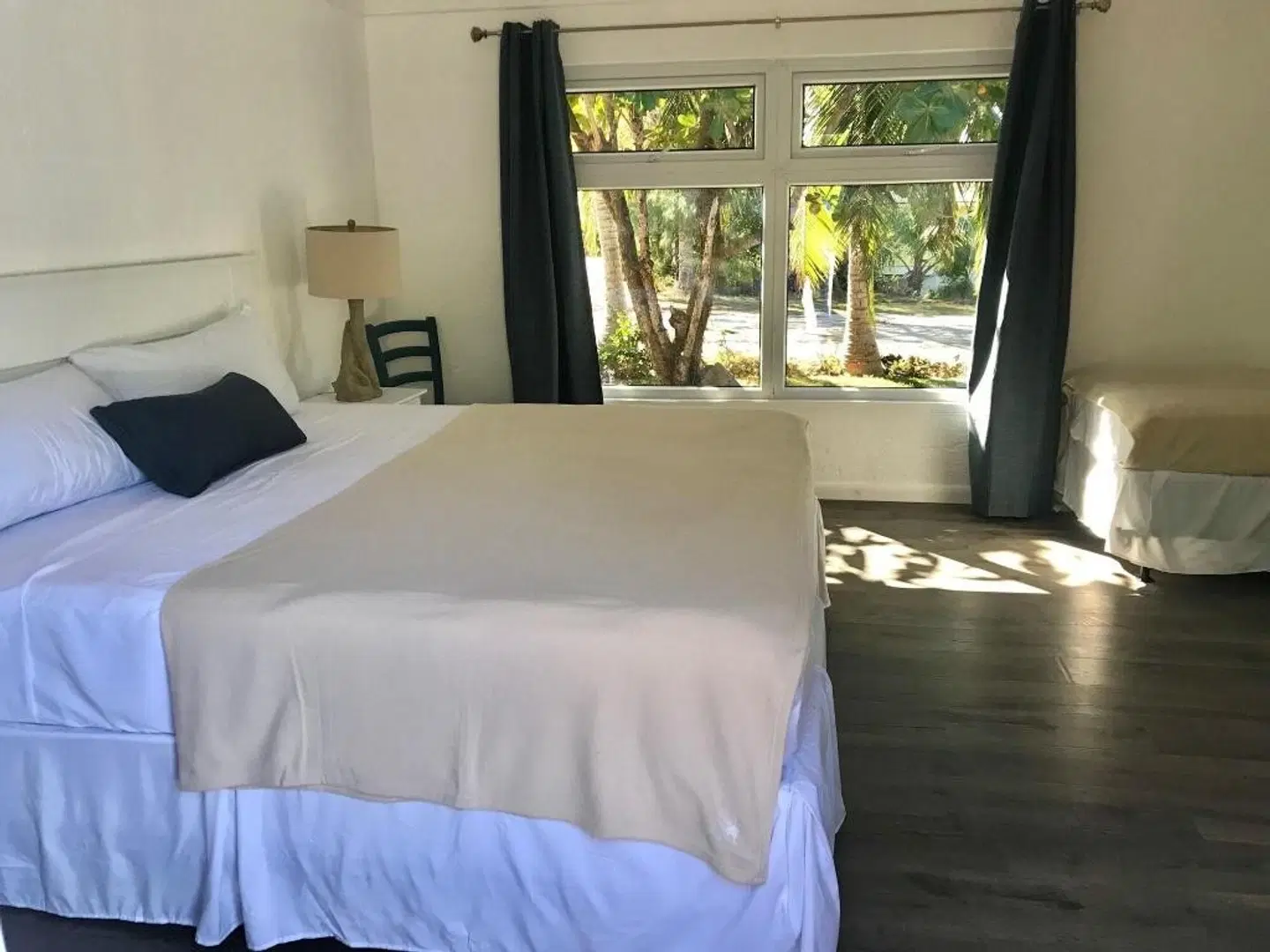 The Sunset Cove And Rainbow Room ROOM_EXAMPLE