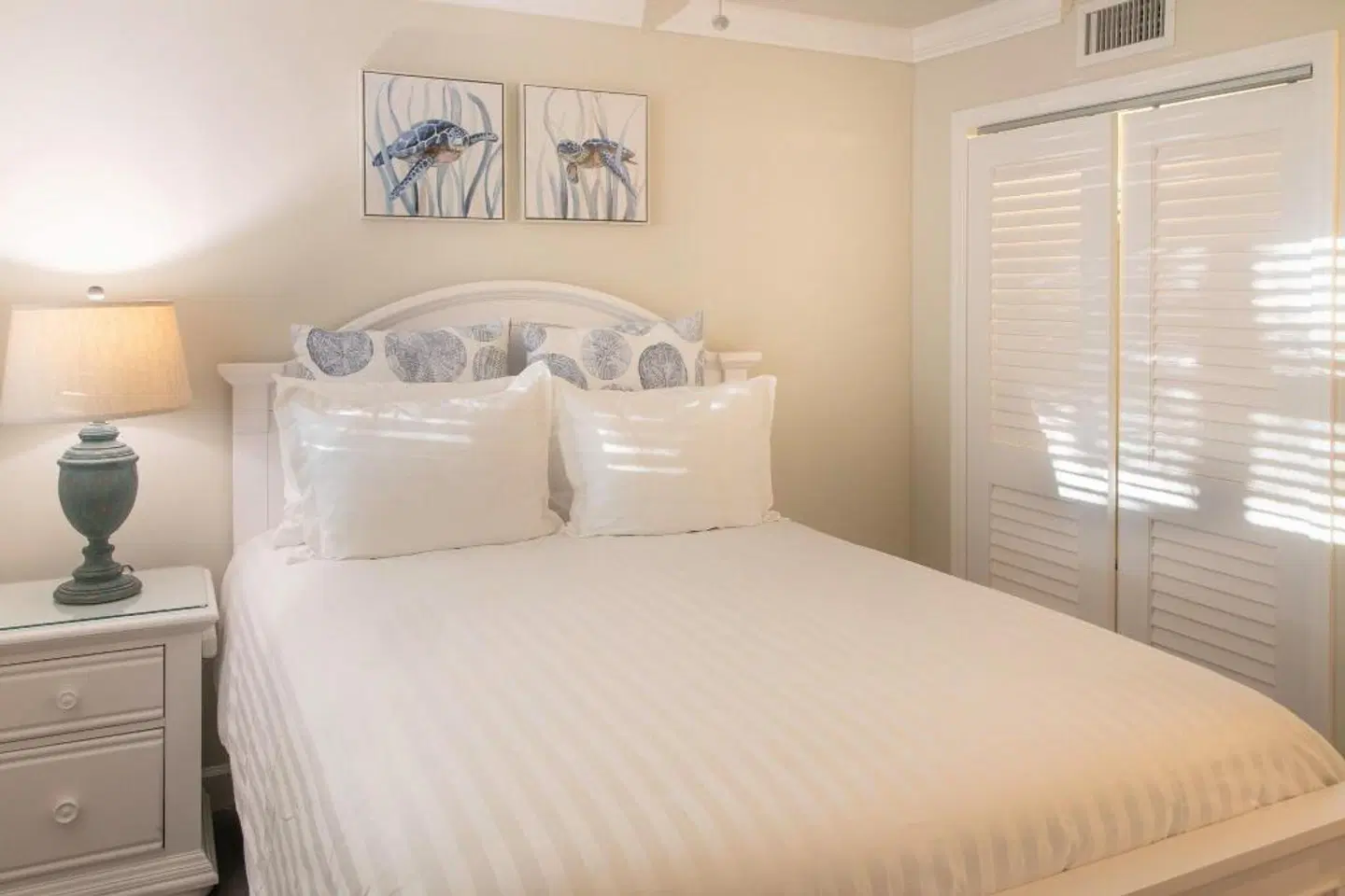Dolphin Cove ROOM_EXAMPLE