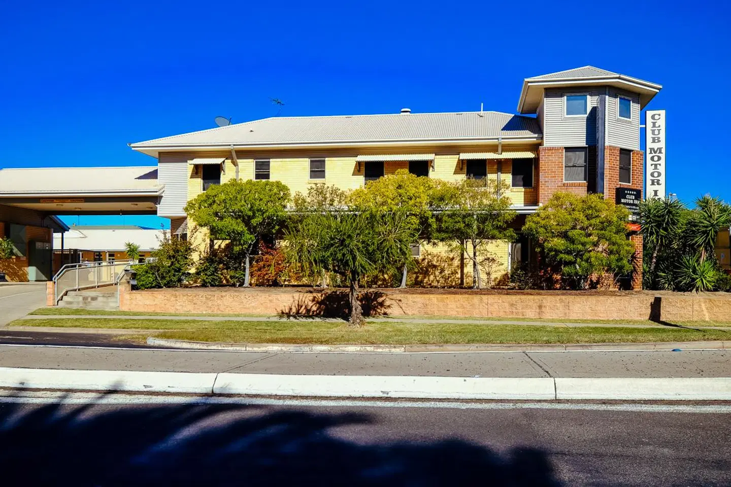 Club Motor Inn EXTERIOR