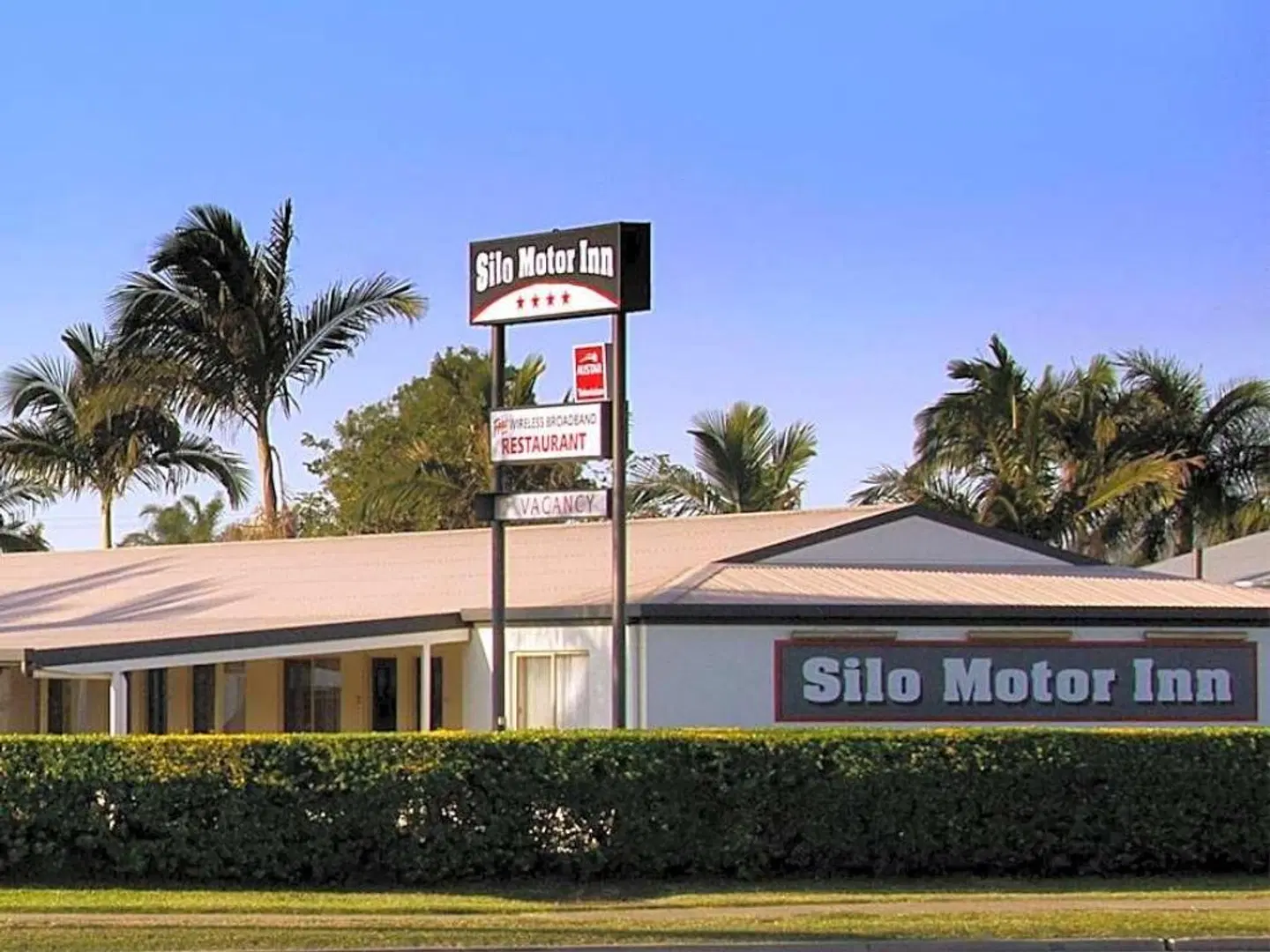 Silo Motor Inn EXTERIOR