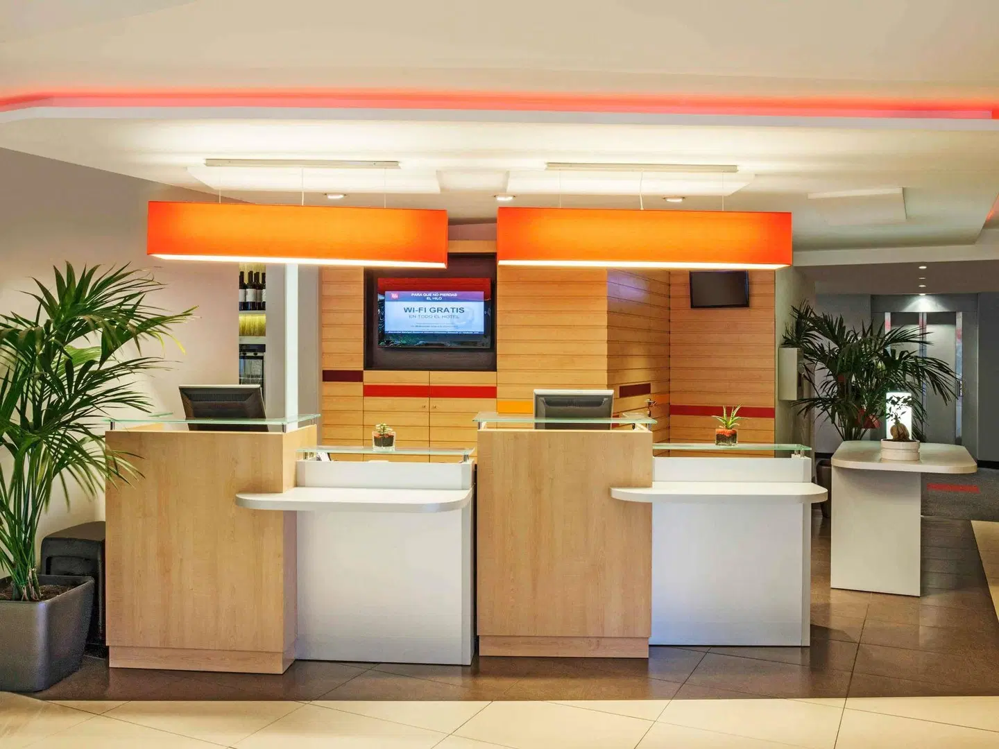 ibis Barcelona Cornella Badezimmer
