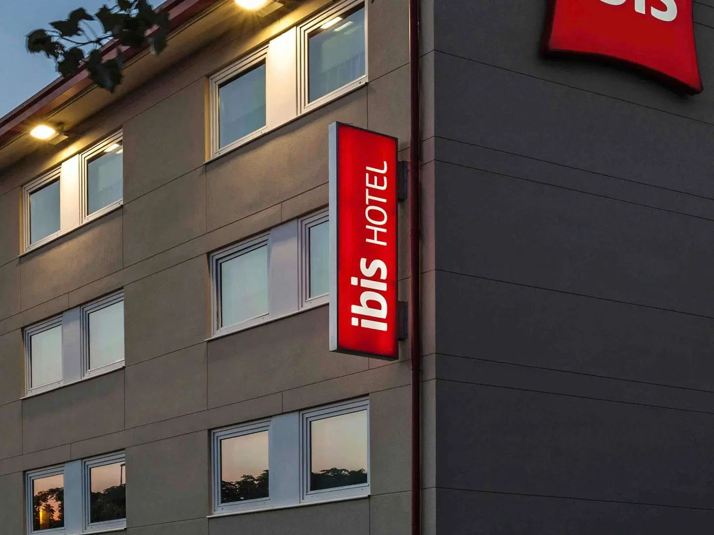 ibis Barcelona Cornella EXTERIOR