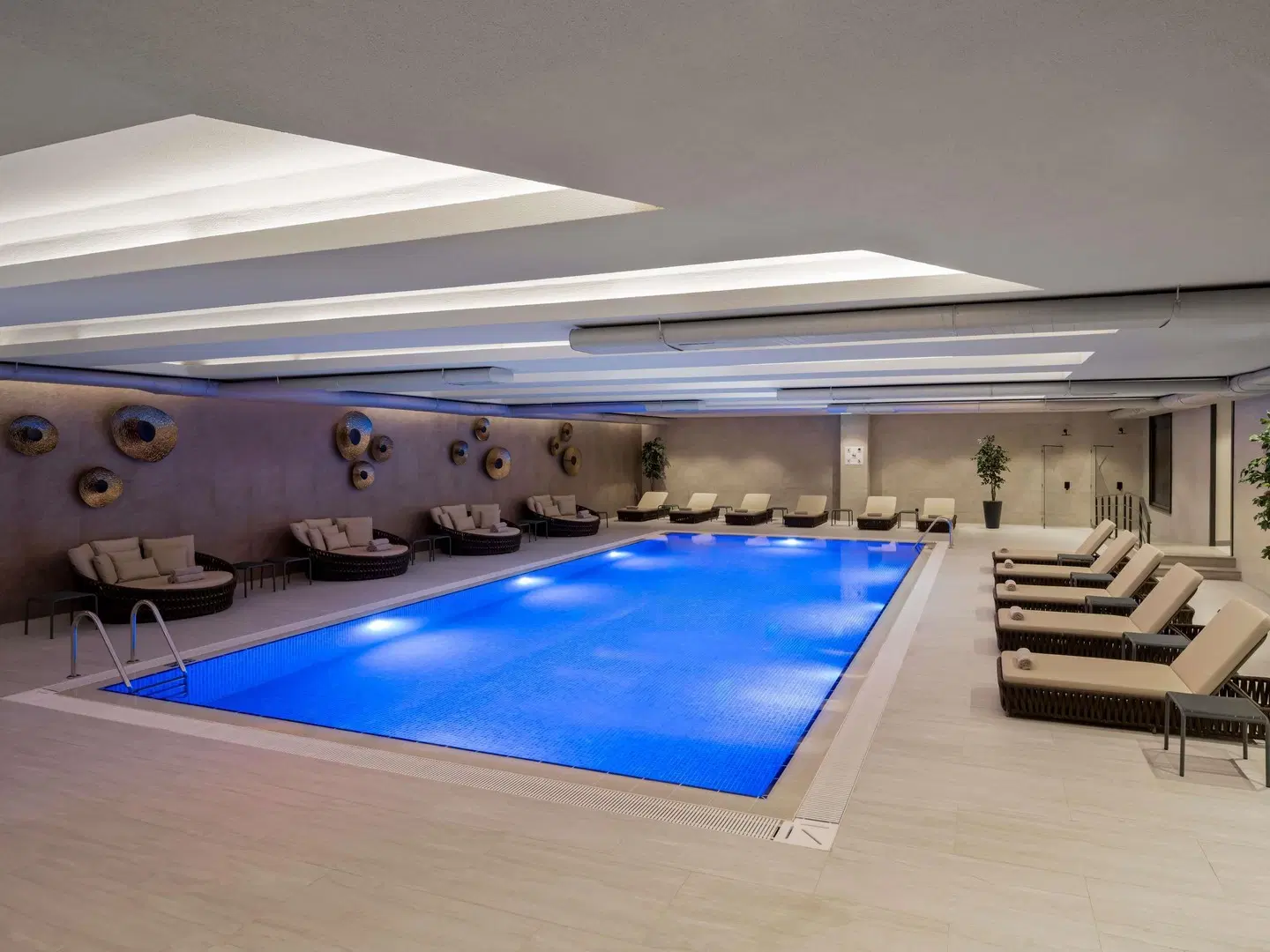 Mövenpick Living Istanbul Saklivadi Hallenbad