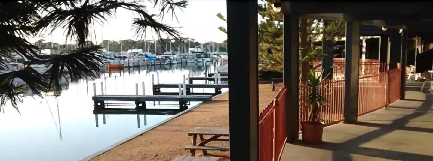 Mariners Cove at Paynesville Motel & Apartments Bar