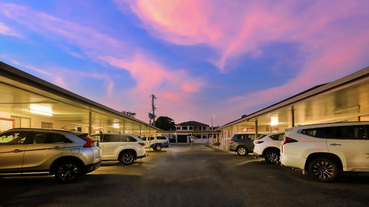 Boyne Island Motel & Villas EXTERIOR