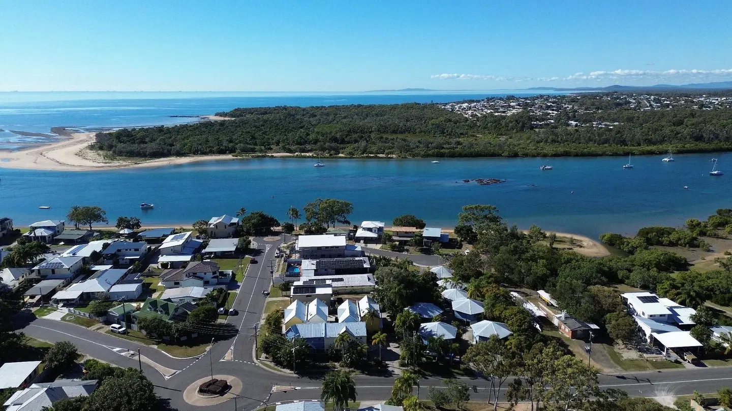 Boyne Island Motel & Villas LANDSCAPE