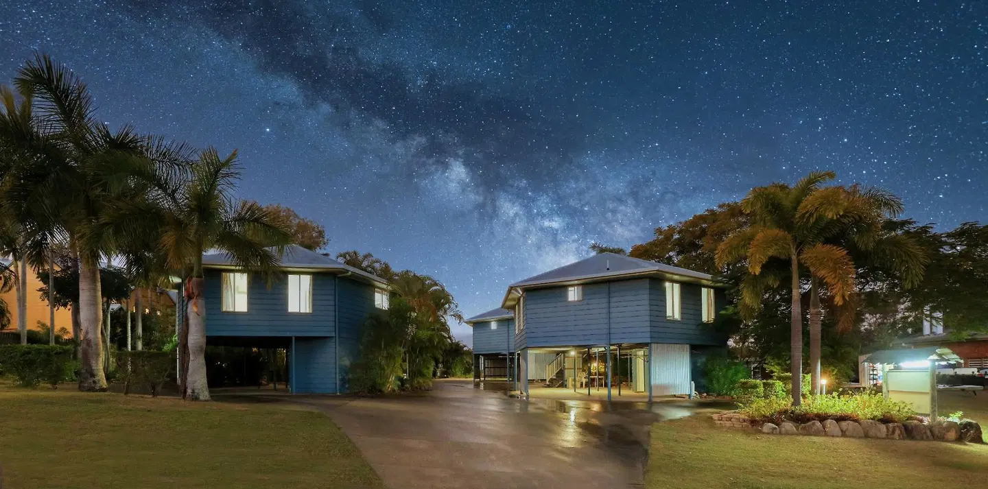 Boyne Island Motel & Villas EXTERIOR