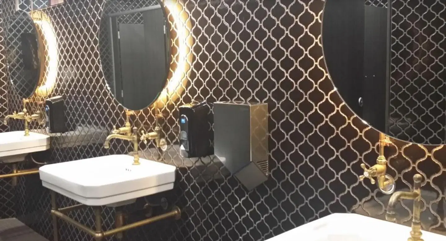 The Lucky Hotel Badezimmer
