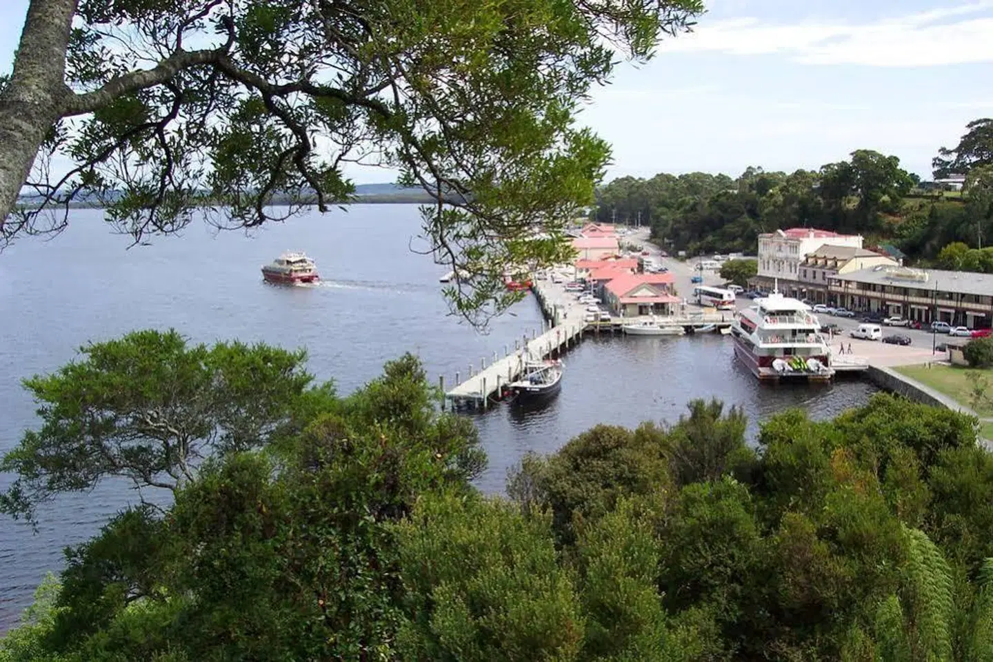 Strahan Bungalows Strand