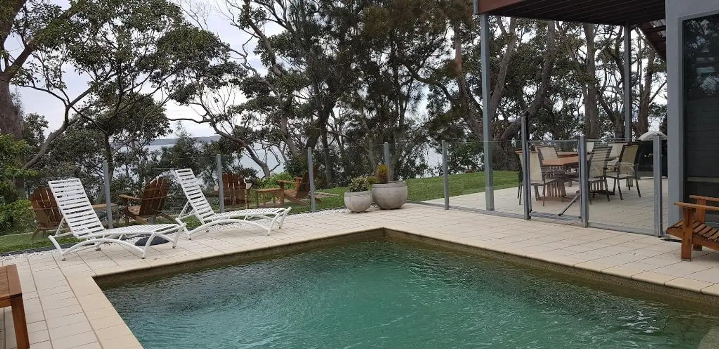 The Edgewater Bed & Breakfast OUTDOOR_POOL