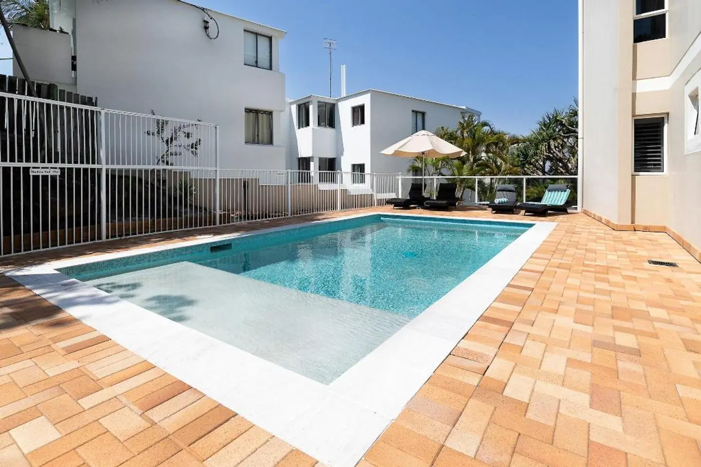 Aqua Promenade Beachfront Holiday Apartments OUTDOOR_POOL