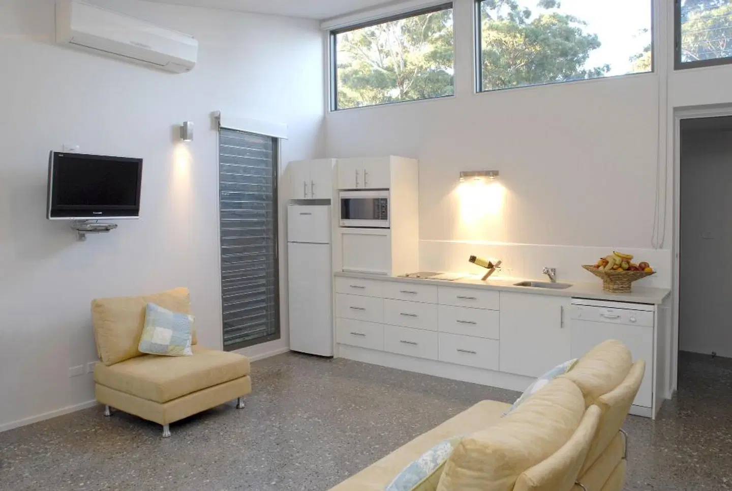 By the Beach B&B Self Contained Apartments ROOM_EXAMPLE