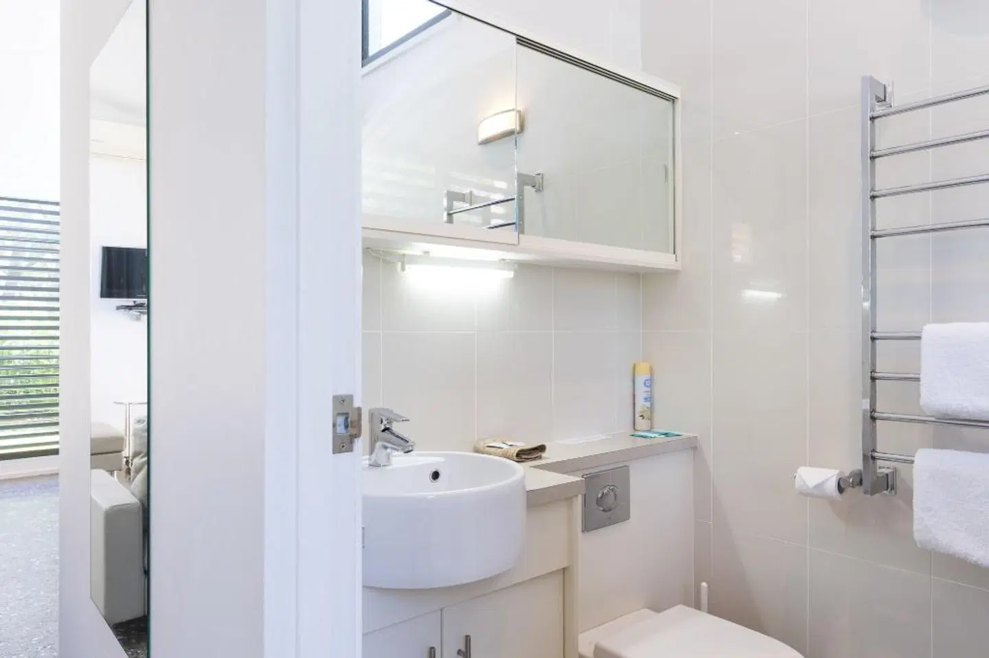 By the Beach B&B Self Contained Apartments Badezimmer