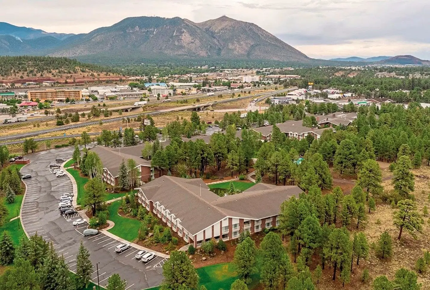 Little America Hotel Flagstaff LANDSCAPE