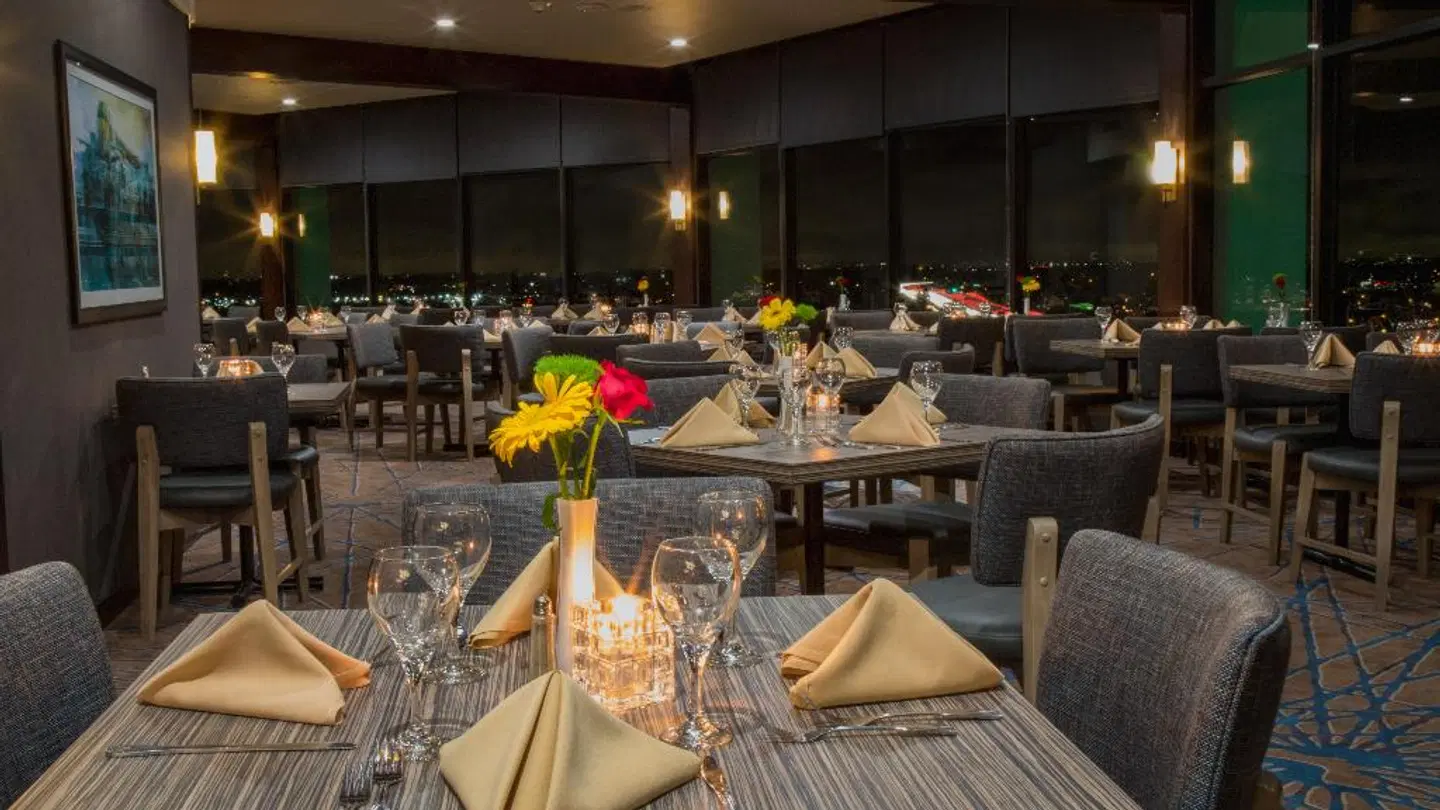 Holiday Inn Long Beach Airport by IHG Restaurant