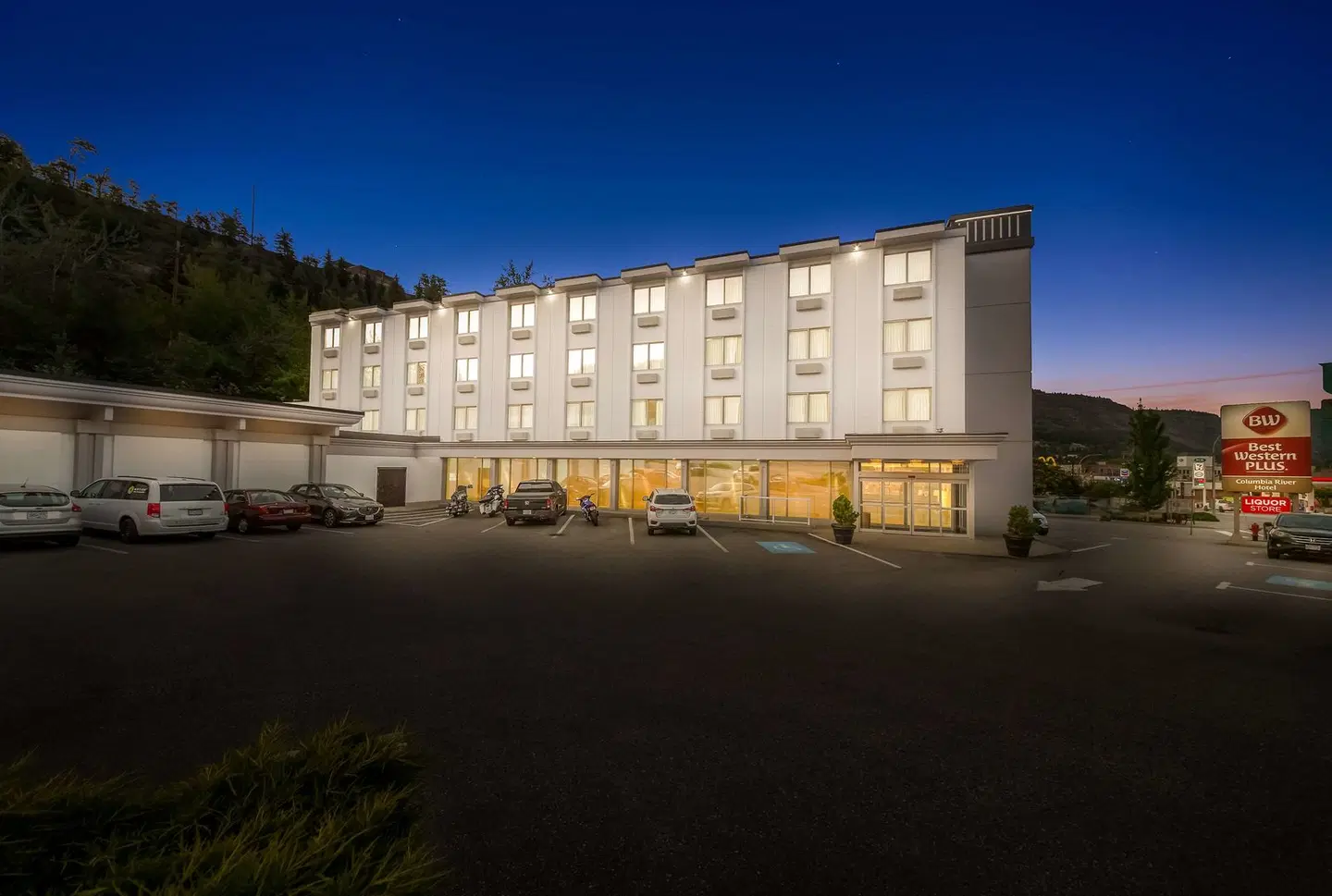Best Western Plus Columbia River Hotel EXTERIOR