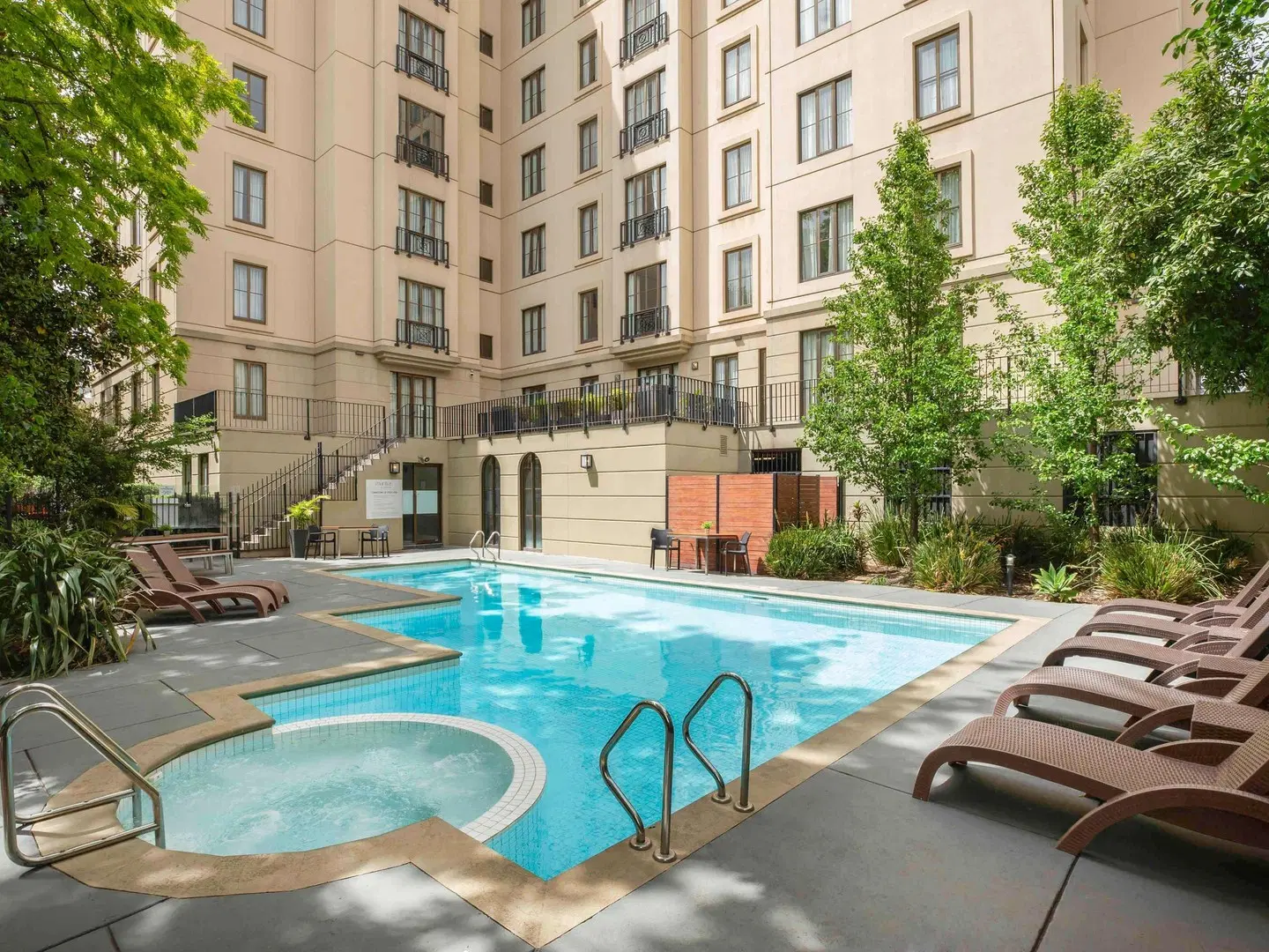 Mantra on Jolimont OUTDOOR_POOL