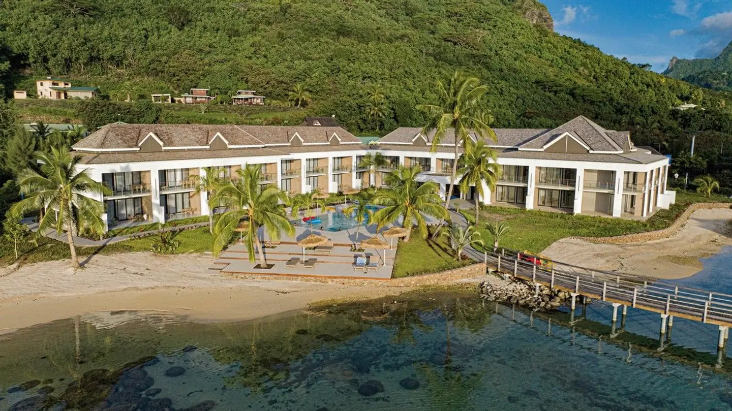 Cook's Bay Hotel & Suites EXTERIOR