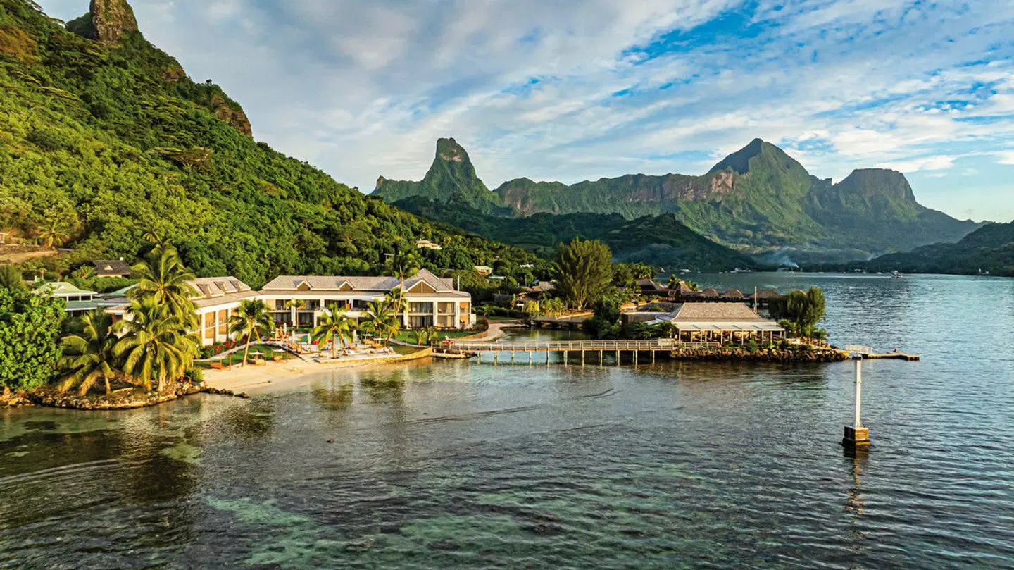 Cook's Bay Hotel & Suites LANDSCAPE
