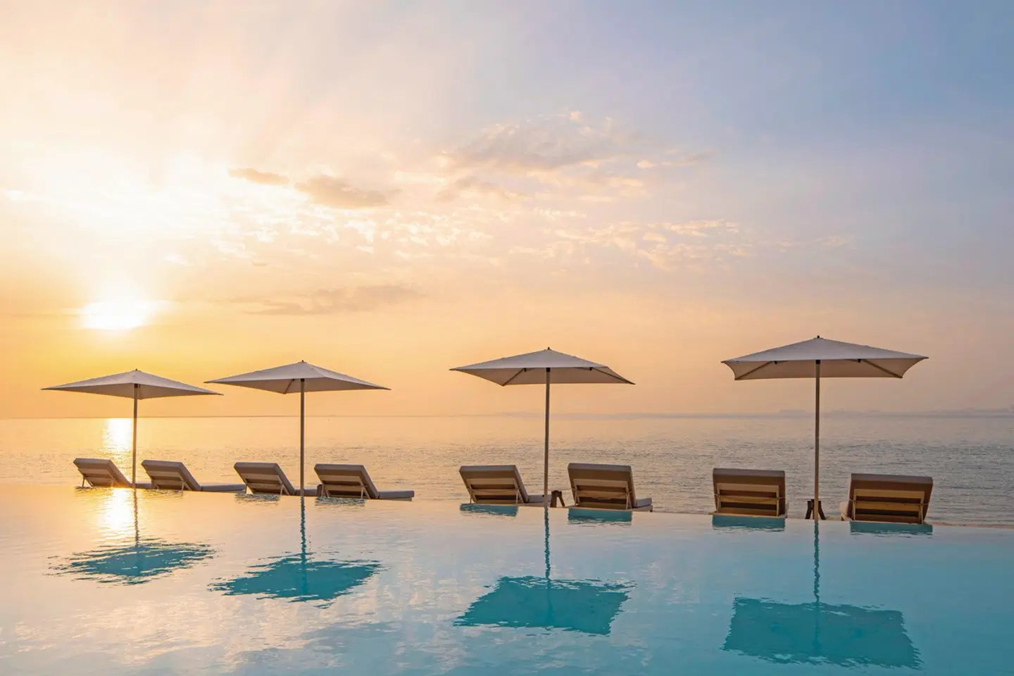 Four Seasons Resort and Residences at The Pearl-Qatar OUTDOOR_POOL