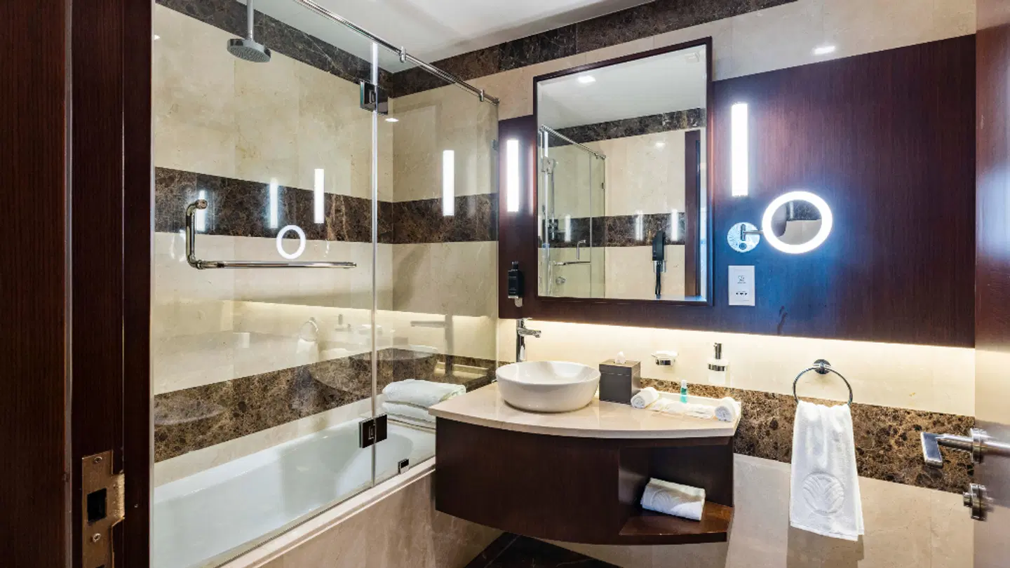 Riviera Rayhaan by Rotana Doha Badezimmer