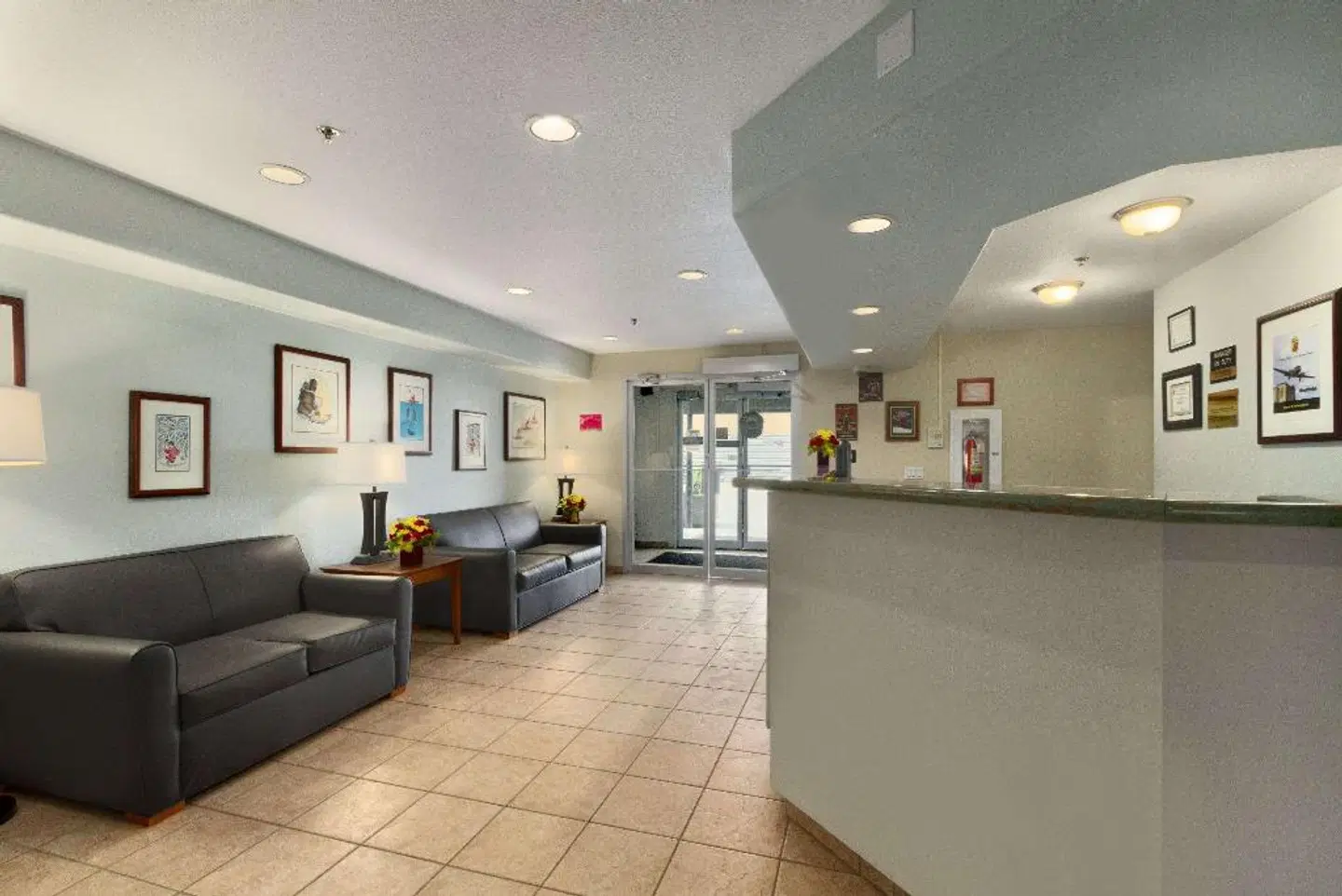 Super 8 by Wyndham Yellowknife LOUNGE_LOBBY