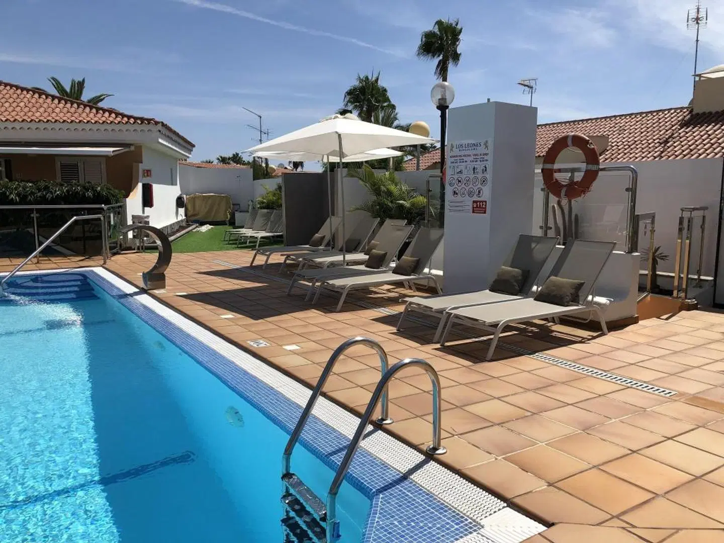 Los Leones Bungalows OUTDOOR_POOL