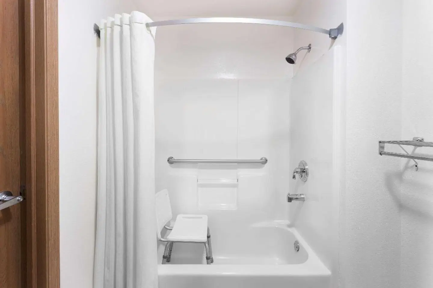 Super 8 by Wyndham Yellowknife Badezimmer