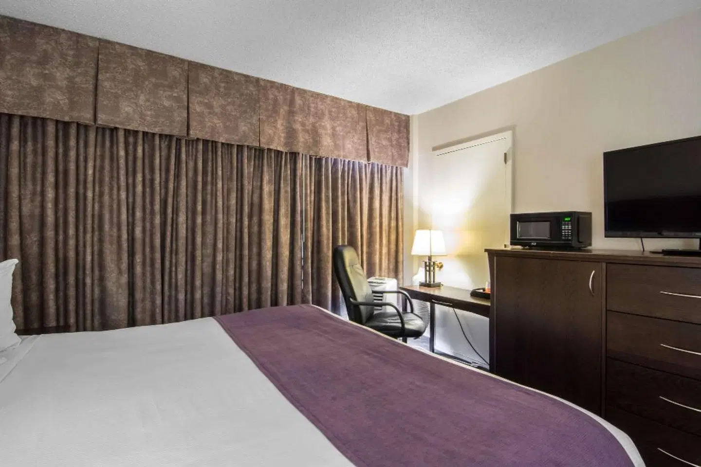The Yellowknife Inn ROOM_EXAMPLE