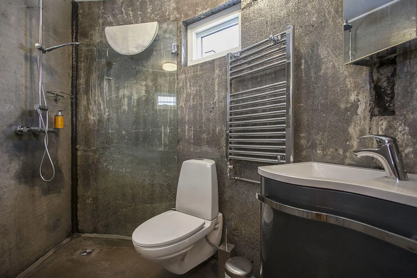 Klettar Tower Iceland Badezimmer