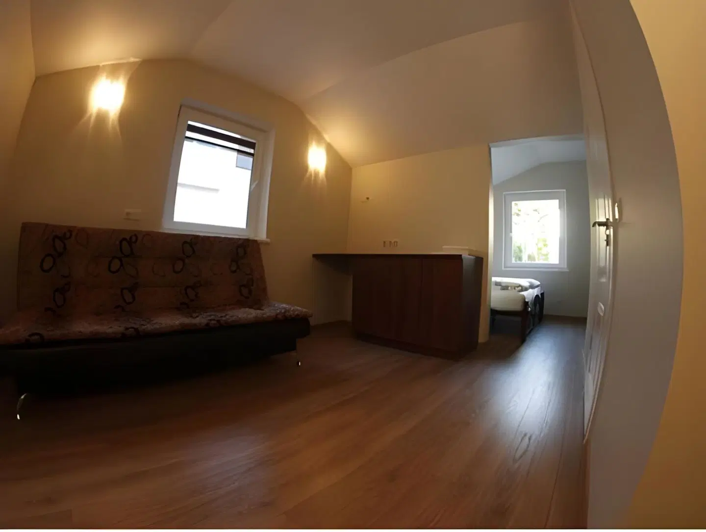 Elena ROOM_EXAMPLE