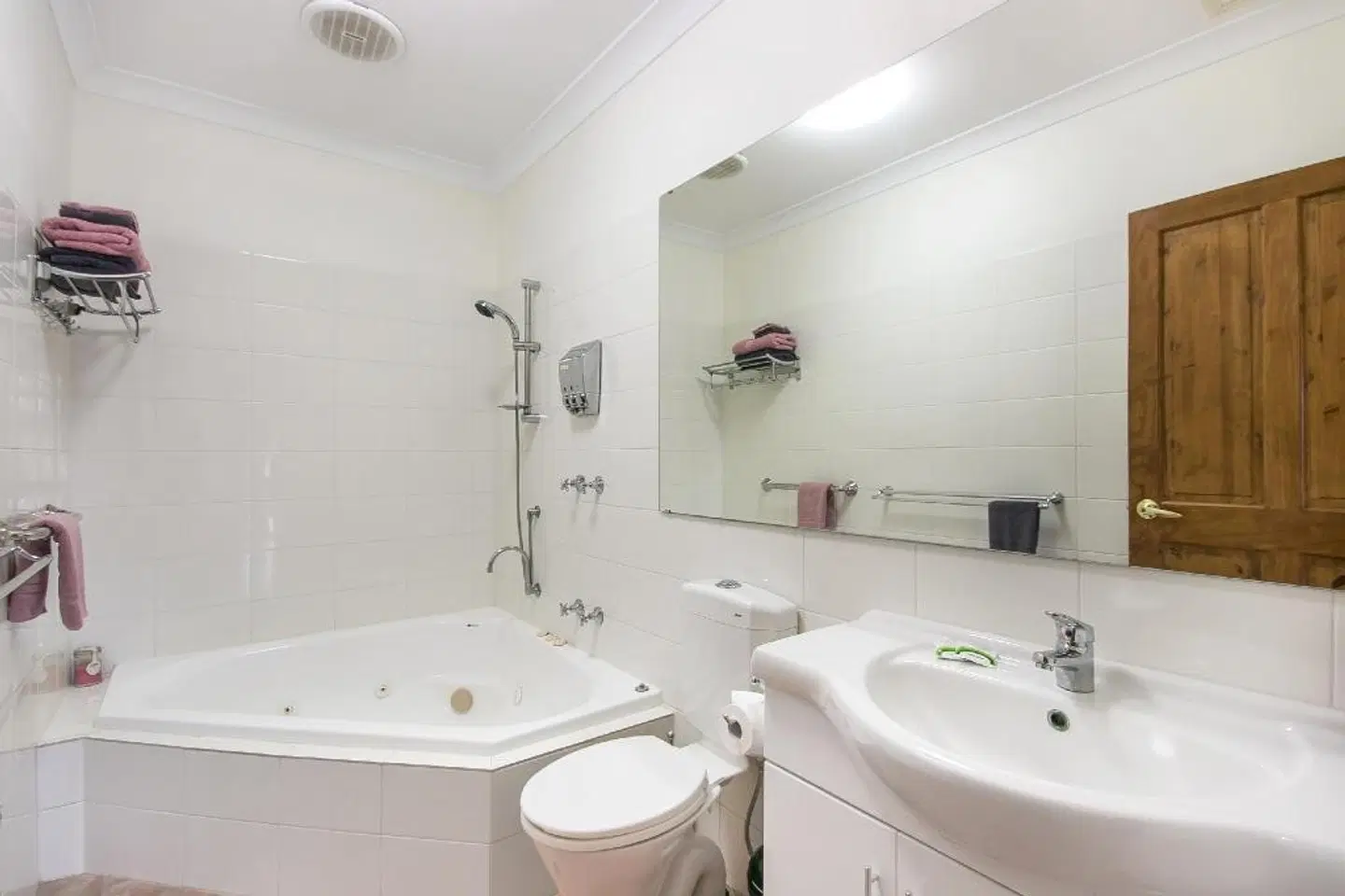 Coranda Lodge B & B Badezimmer
