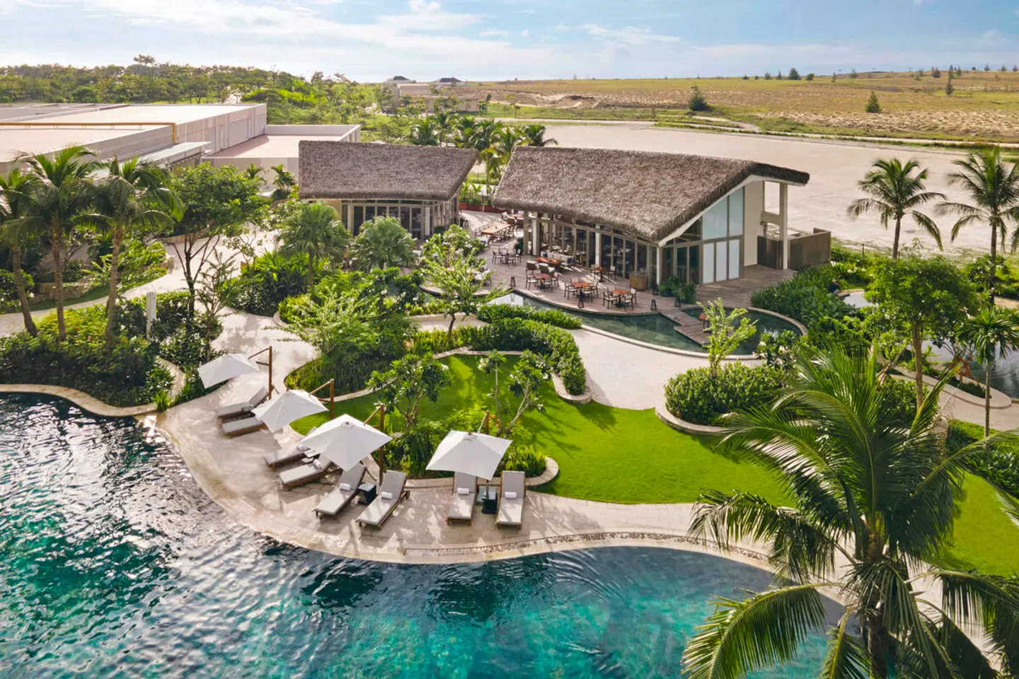 New World Hoiana Beach Resort EXTERIOR