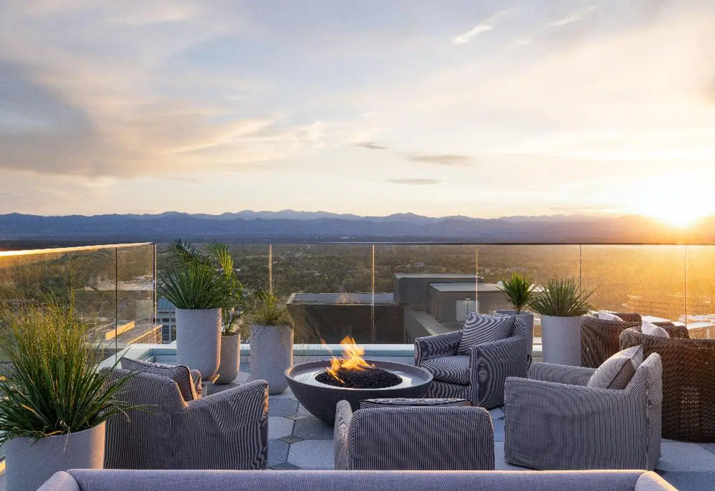 Kimpton Claret Hotel by IHG Terrasse