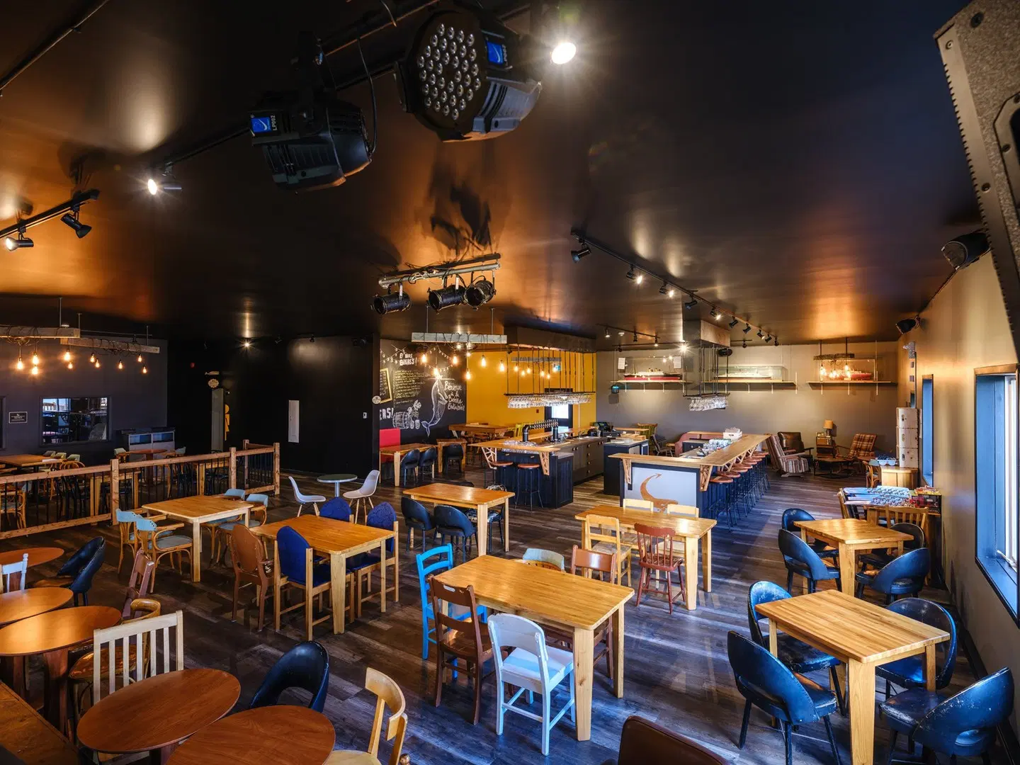 Microbrasserie La Baleine Endiablée Restaurant