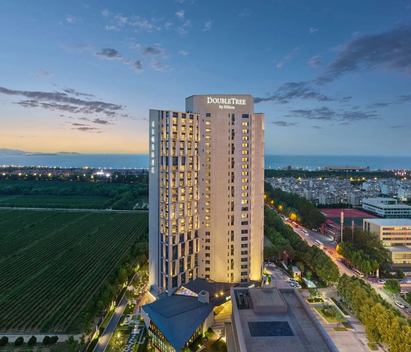 DoubleTree by Hilton Yantai Golden Coast Hotel & Suites EXTERIOR