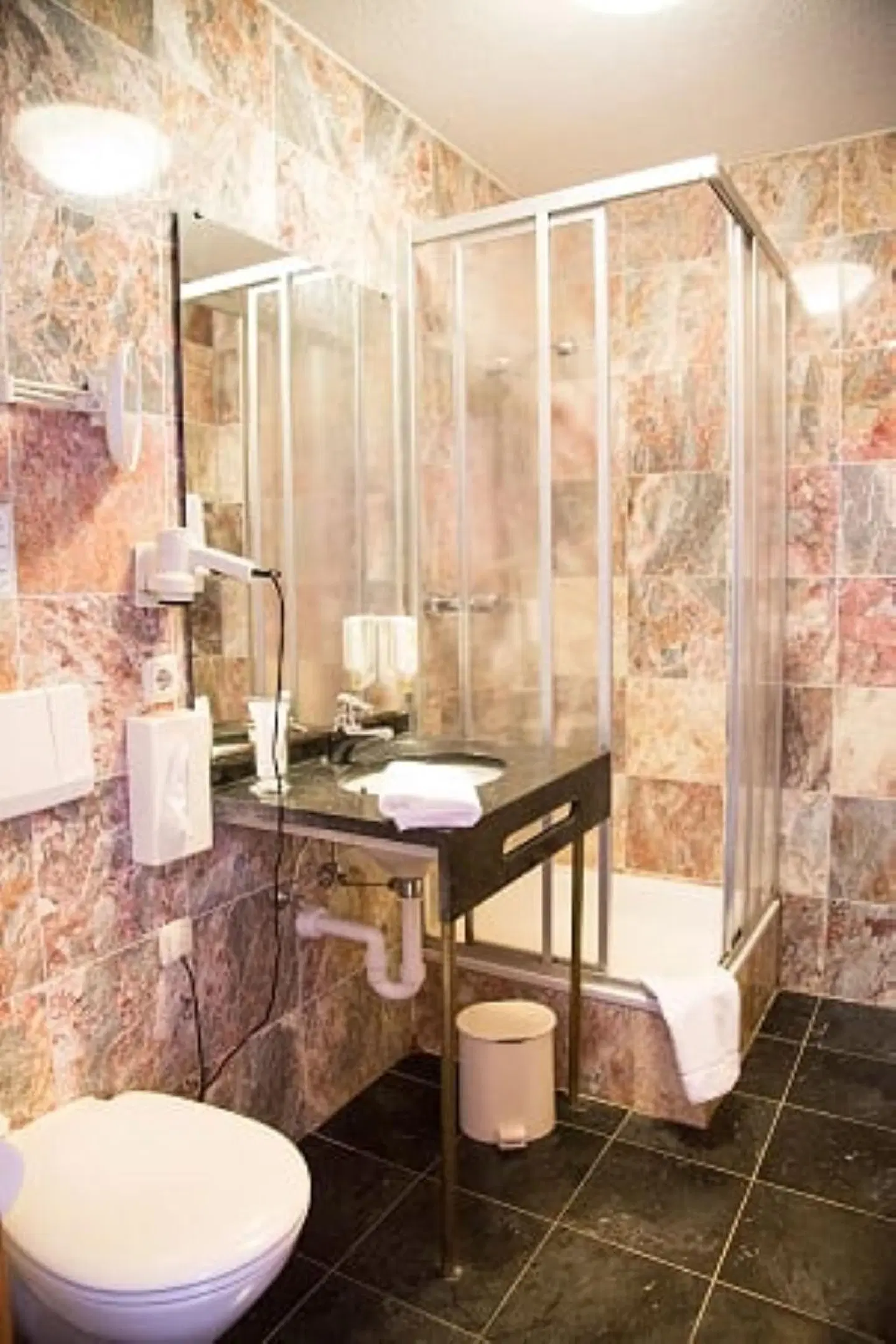 Parkhotel Altenburg Badezimmer