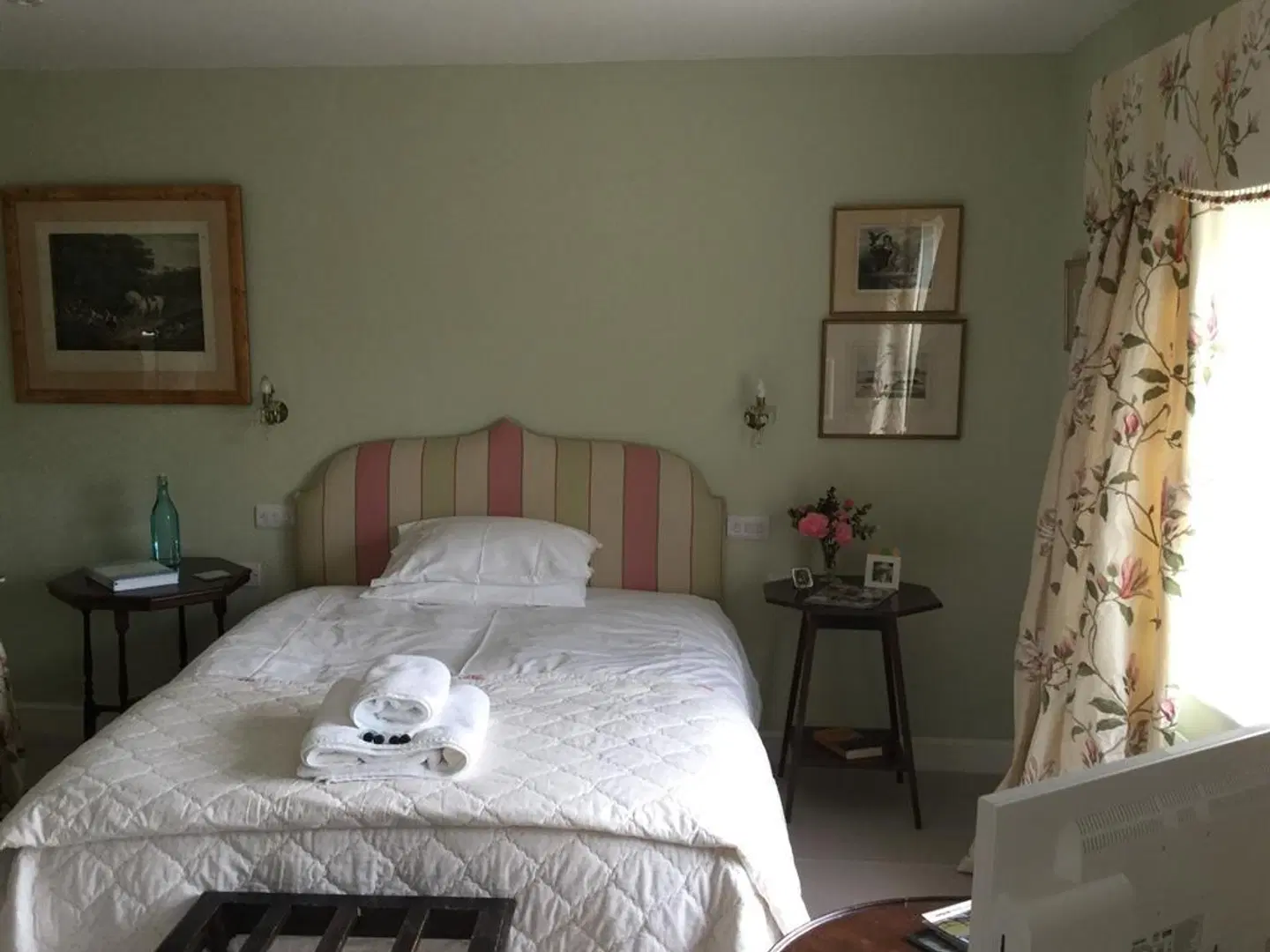 Clare Cottage ROOM_EXAMPLE