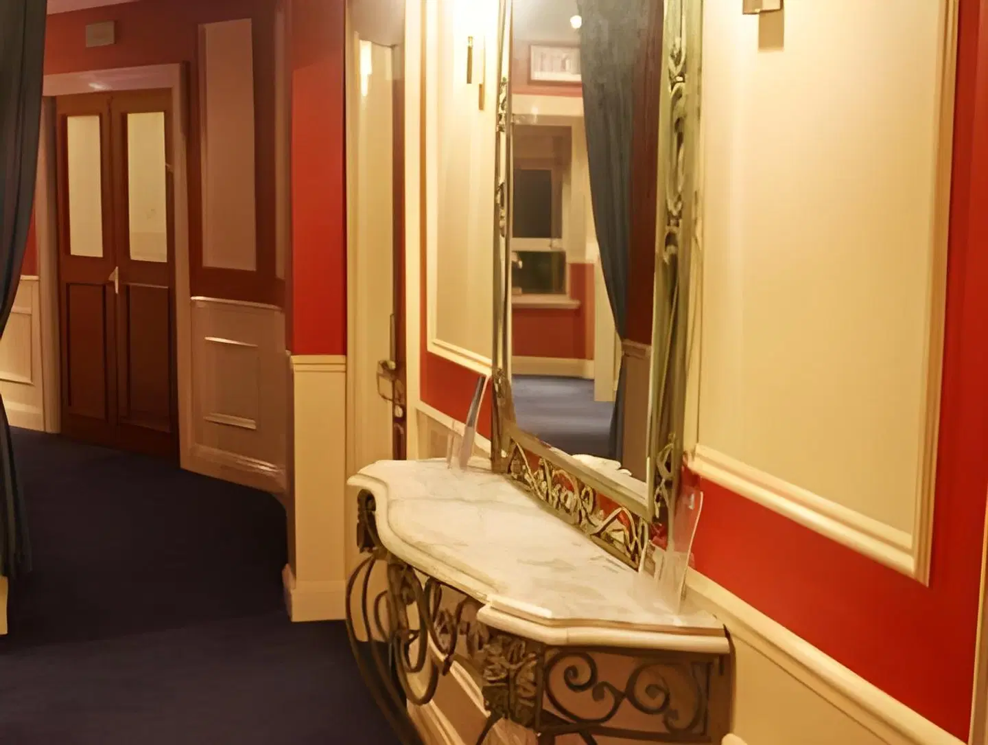The Boutique ROOM_EXAMPLE