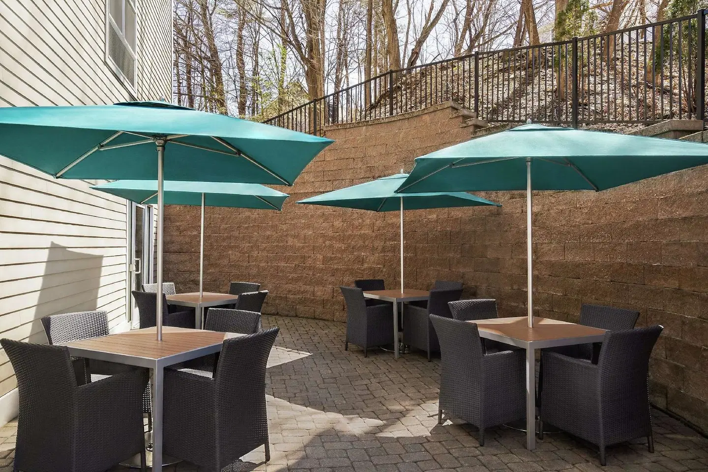 Hampton Inn & Suites Exeter Terrasse