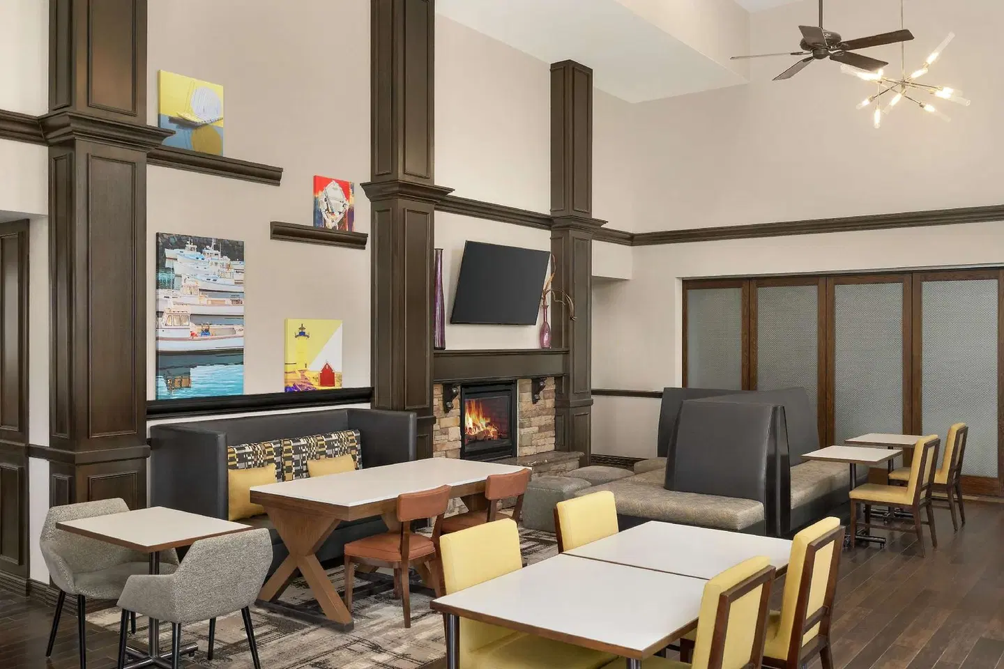 Hampton Inn & Suites Exeter Bar
