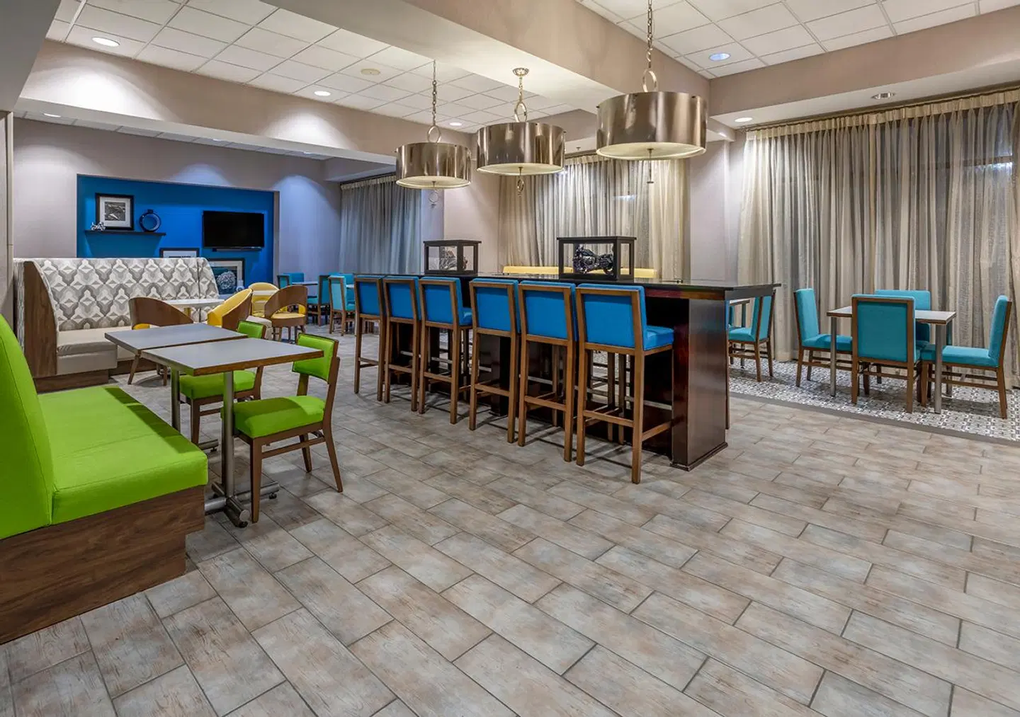 Hampton Inn Birmingham/Leeds, AL Bar